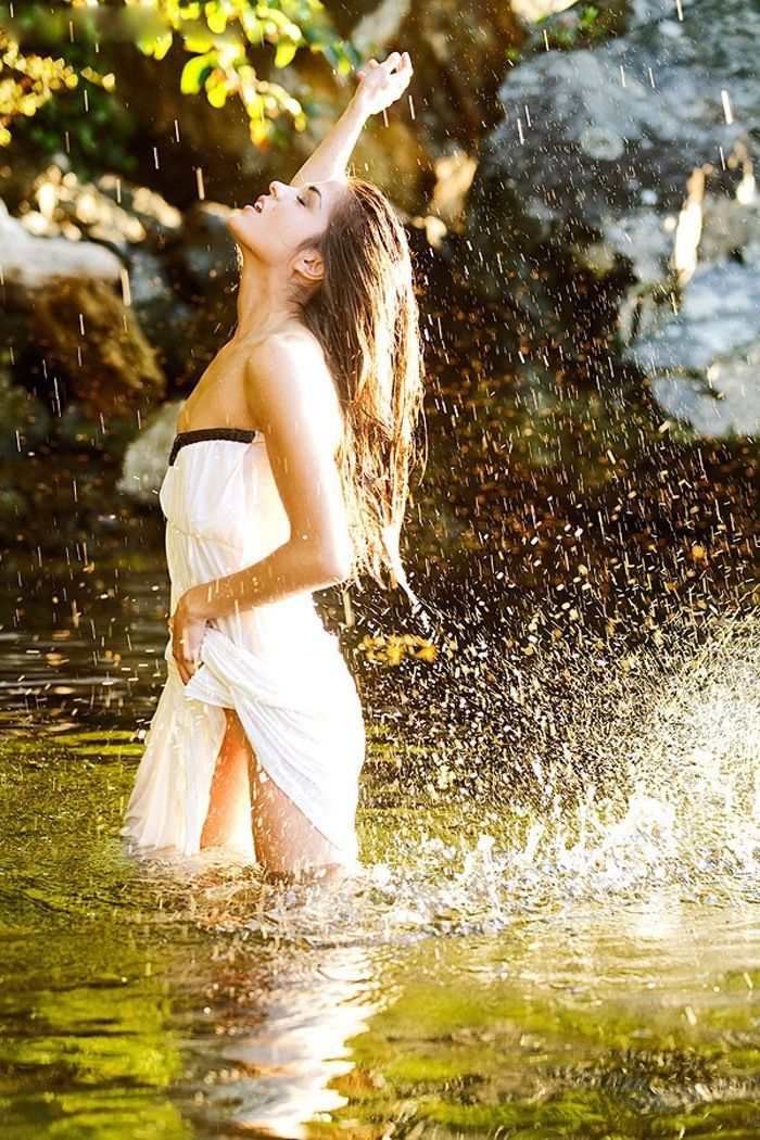 Marie Avgeropoulos in Jixi