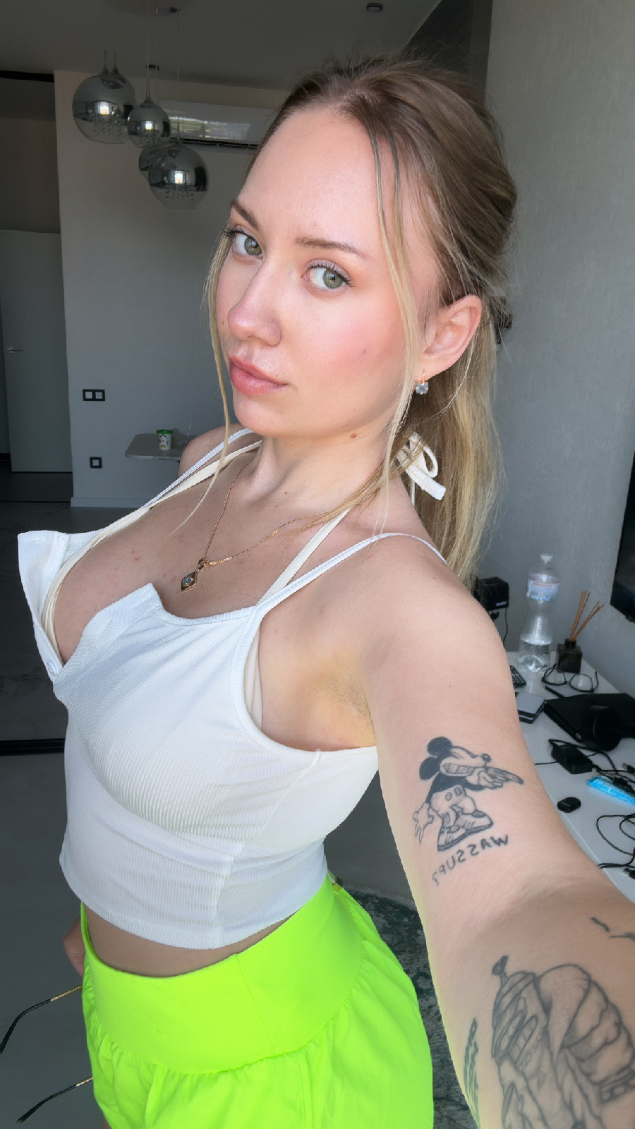 KateV in her underwear in Jixi