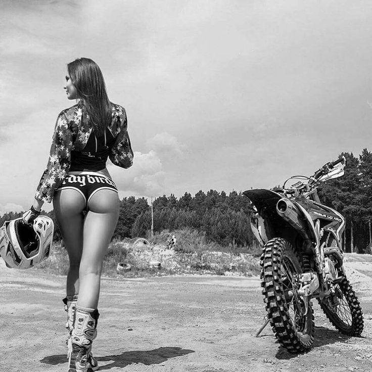 Beautiful girls and motorcycles in Jixi