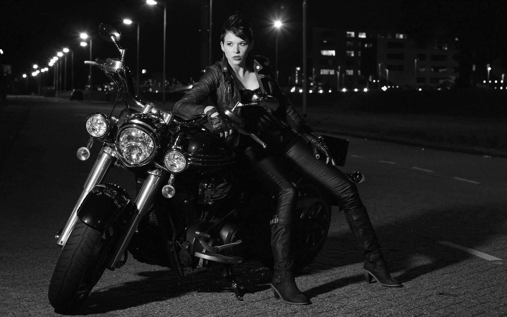 Photo Beautiful girls and motorcycles in Jixi