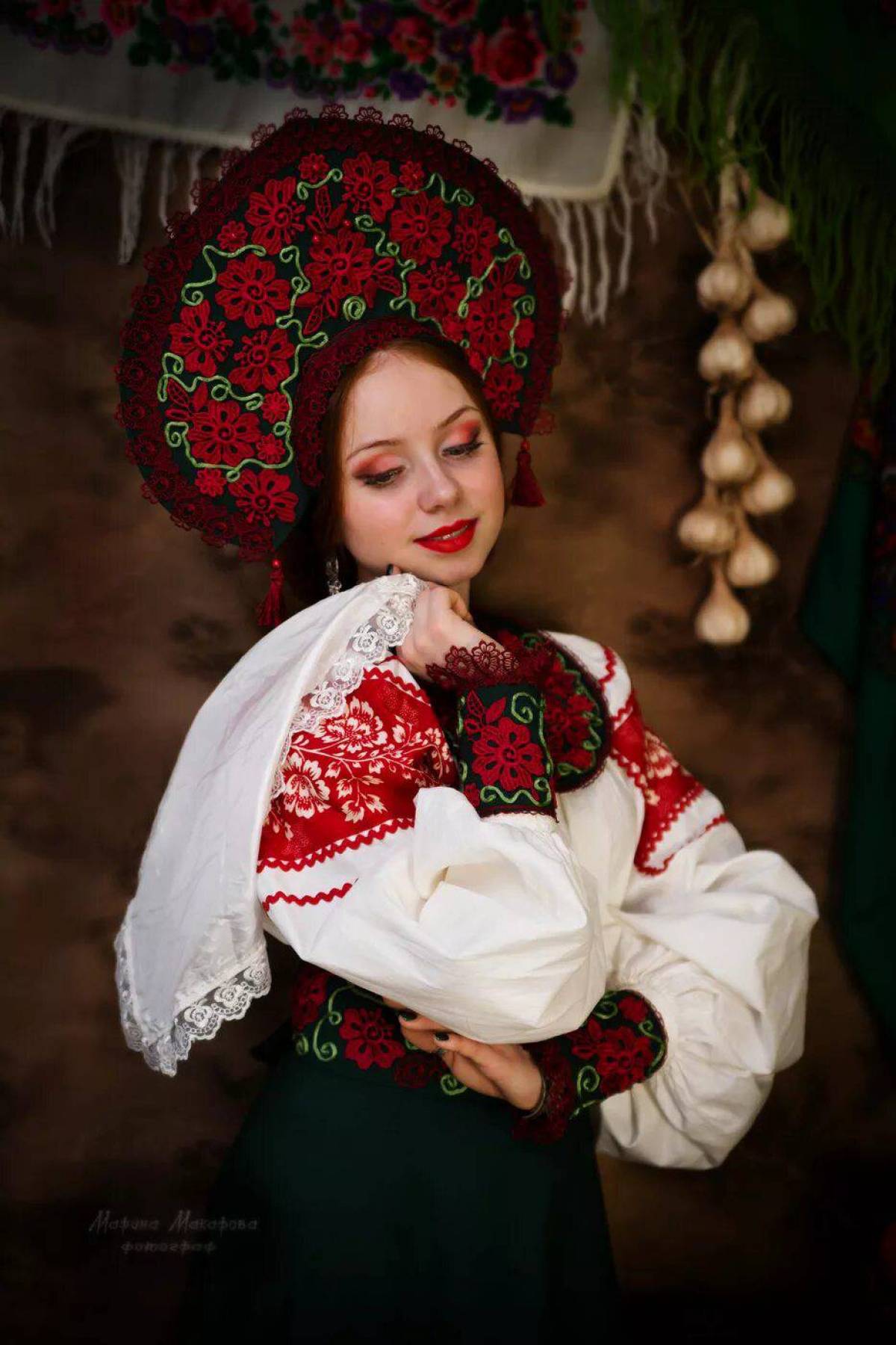 Women in Slavic costumes underwear in Jixi