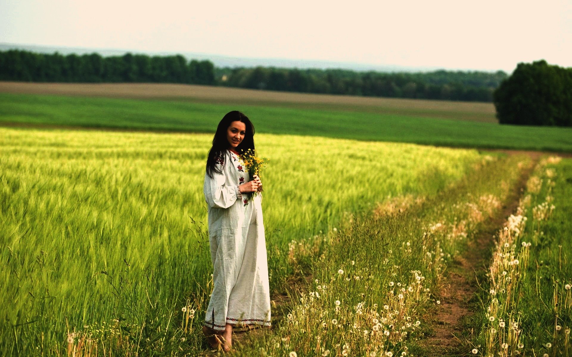 Women in Slavic costumes in Jixi