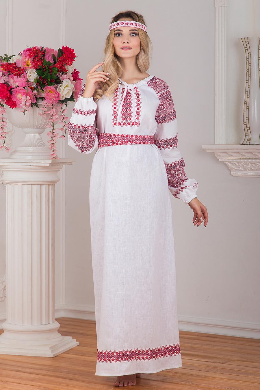 Women in Slavic costumes in Jixi