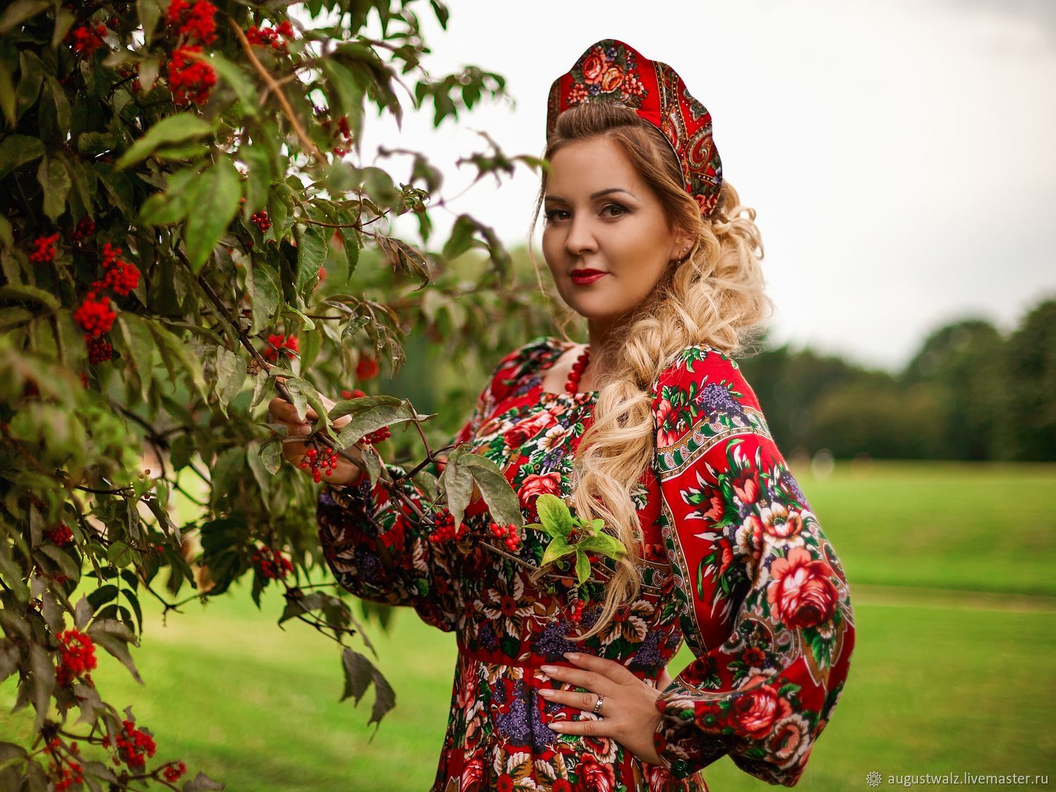 Women in Slavic costumes in Jixi