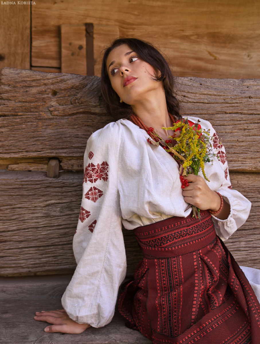 Girls in Slavic costumes in Jixi