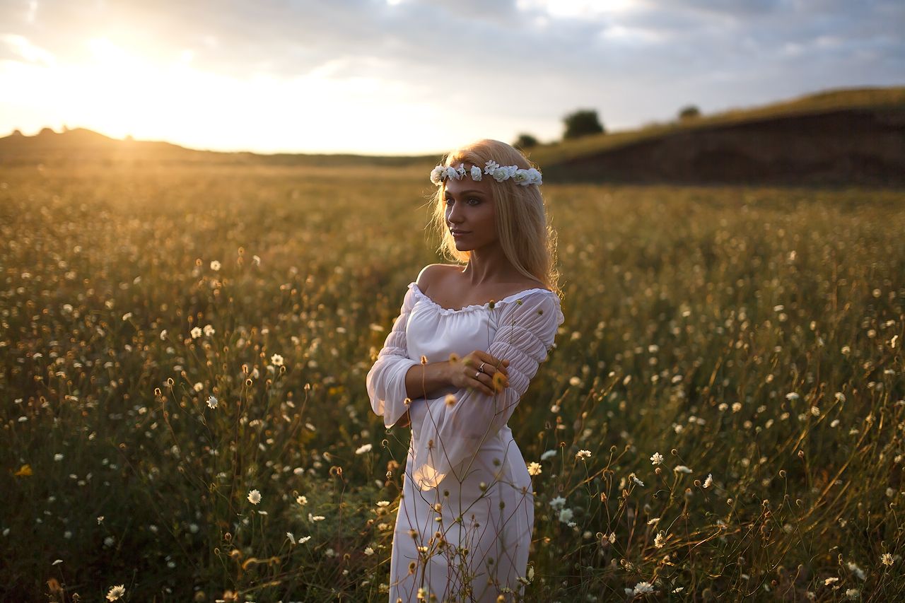Girls in Slavic costumes in Jixi