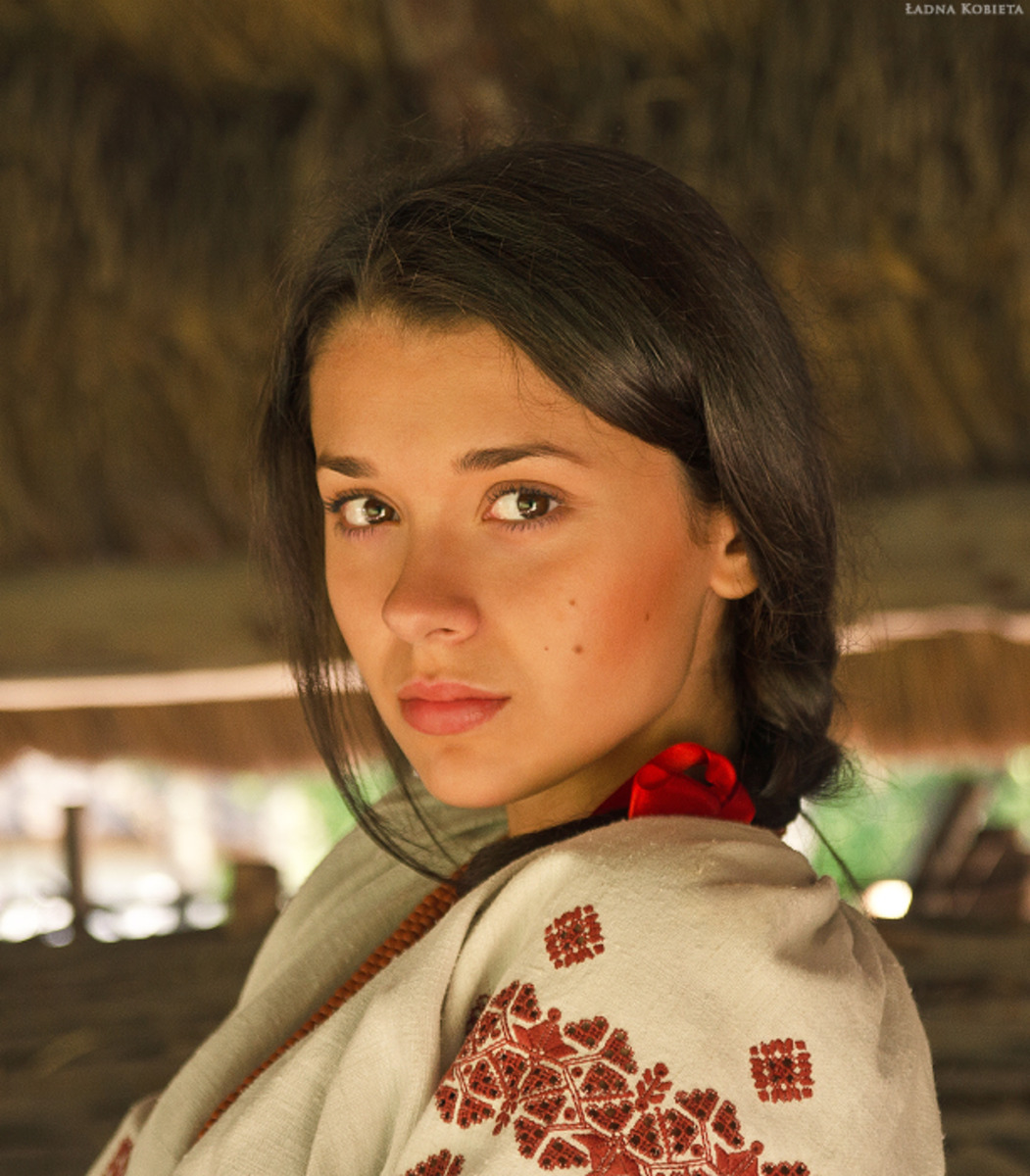 Girls in Slavic costumes in Jixi