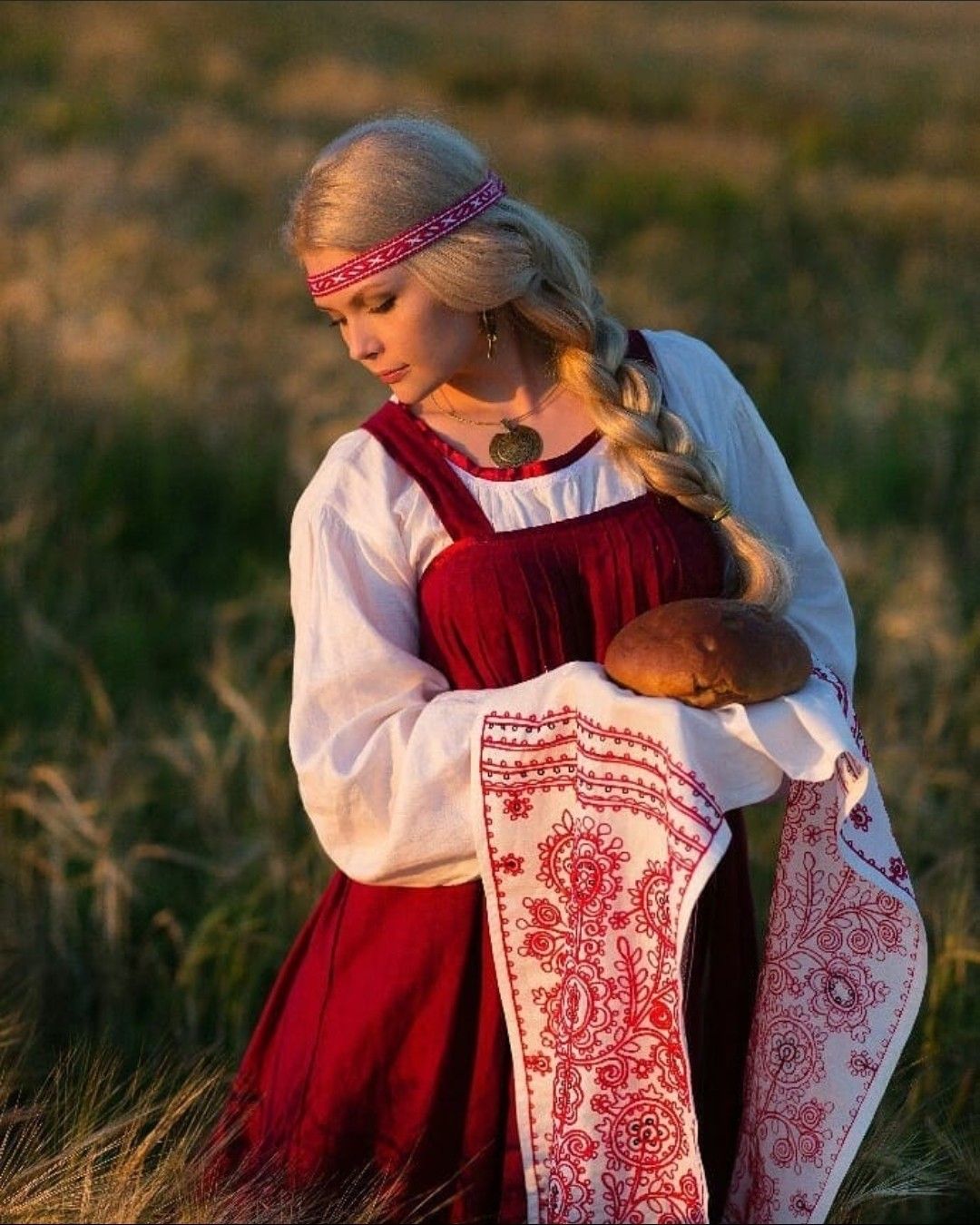 Girls in Slavic costumes in Jixi