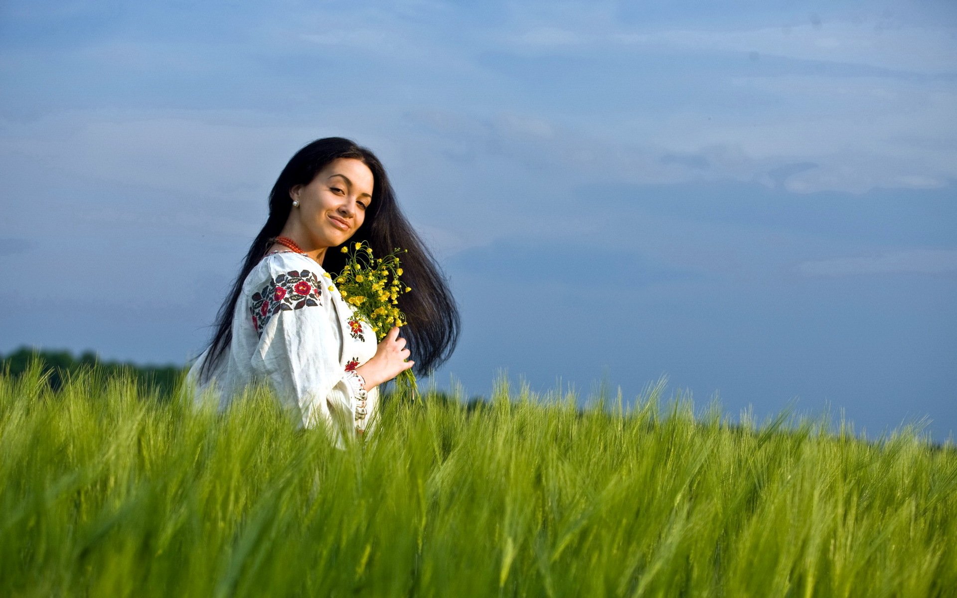 Girls in Slavic costumes in Jixi