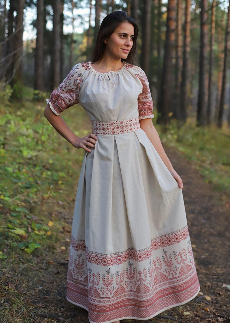 Girls in Slavic costumes in Jixi