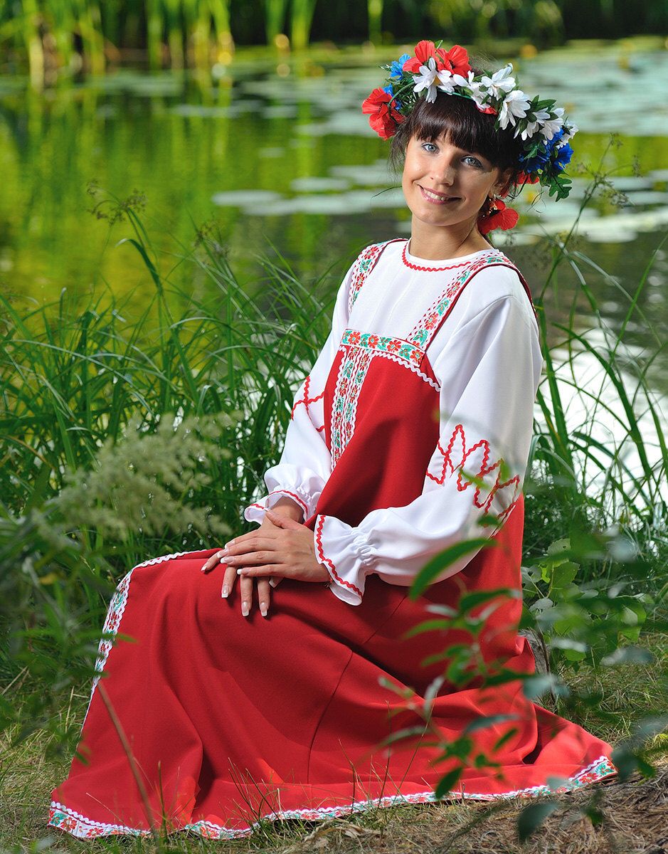 Beautiful girl Girls in Slavic costumes in Jixi