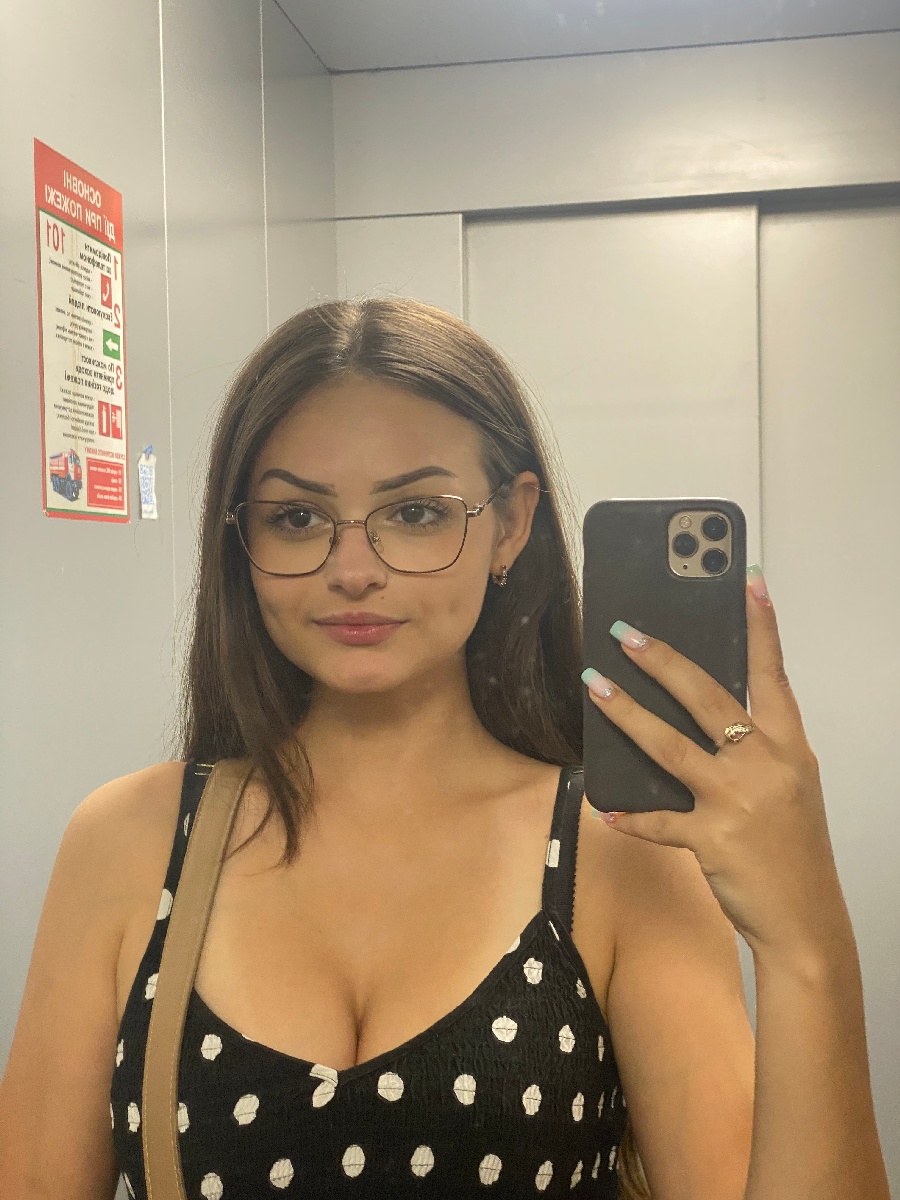 Sexy model Stacy in Jixi