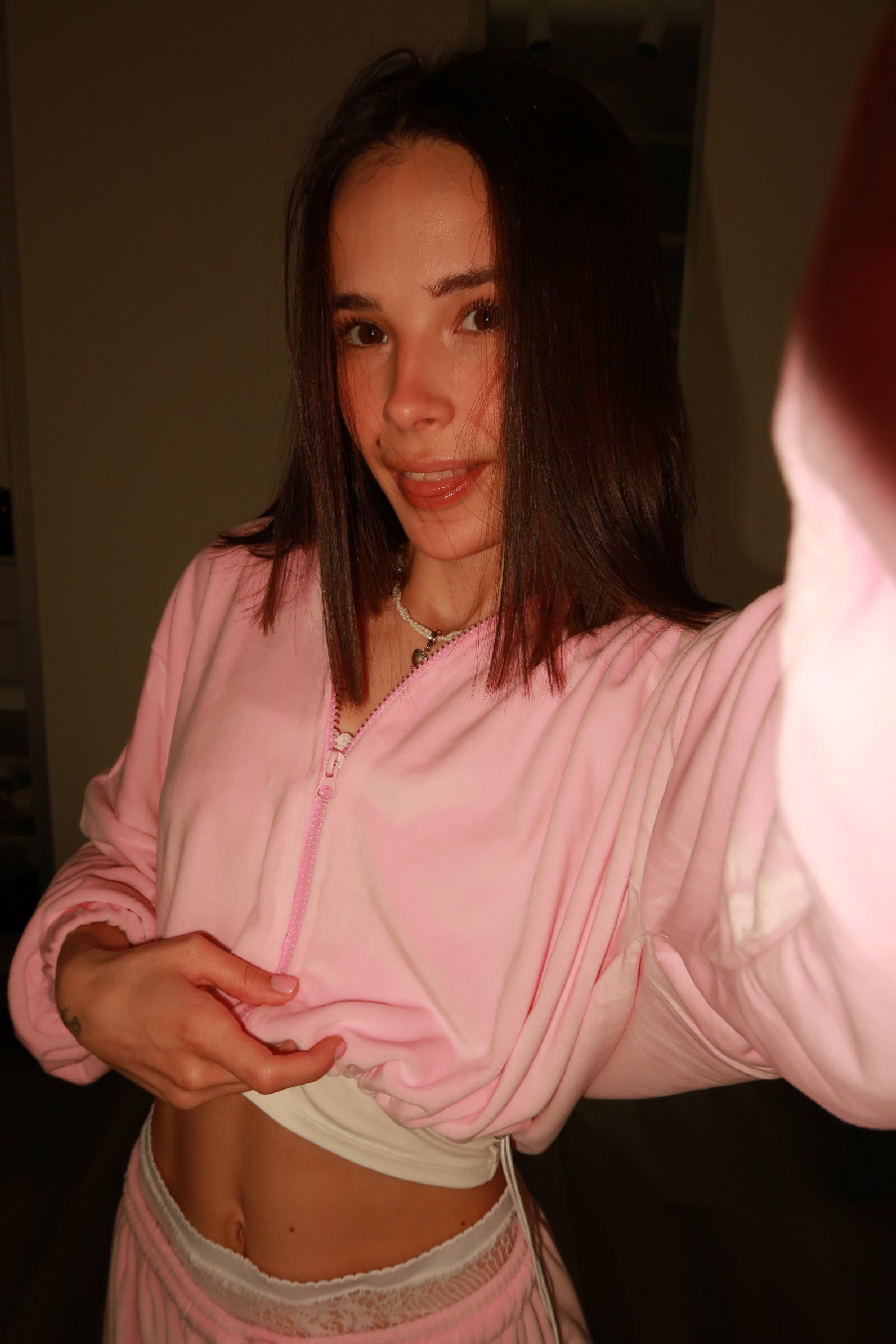 Tina brings the glow — live moments in Jixi